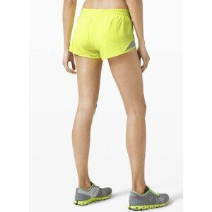Lululemon Hotty Hot Short II *2.5" Highlight Yellow Sz 8 EUC